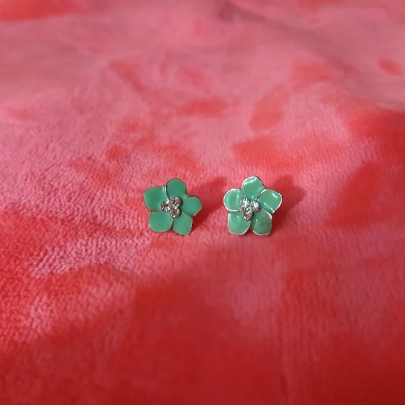 Elegant Mint Floral Enamel Earrings - Picture 3 of 6